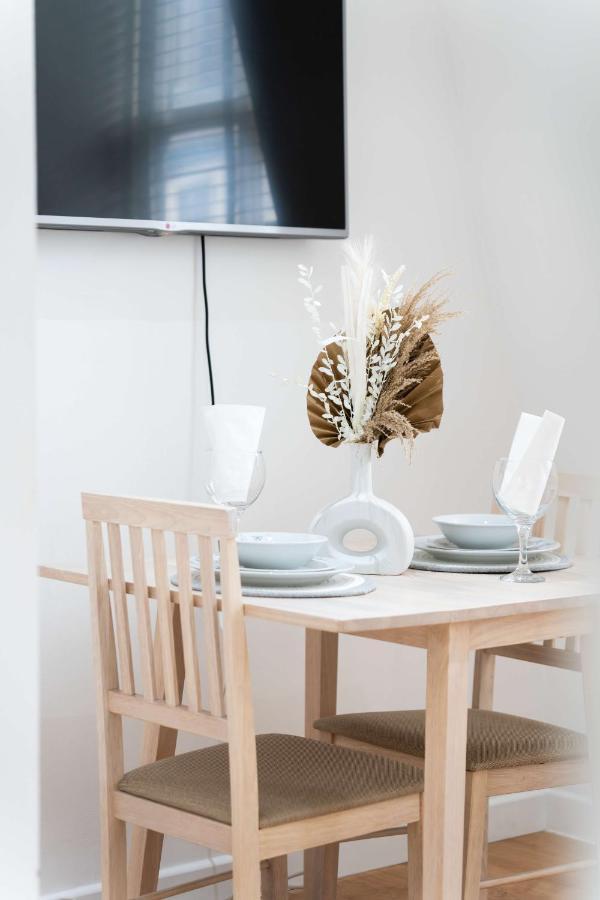 Livestay-Fabulous One Bed Apartments On Covent Garden Londra Exterior foto
